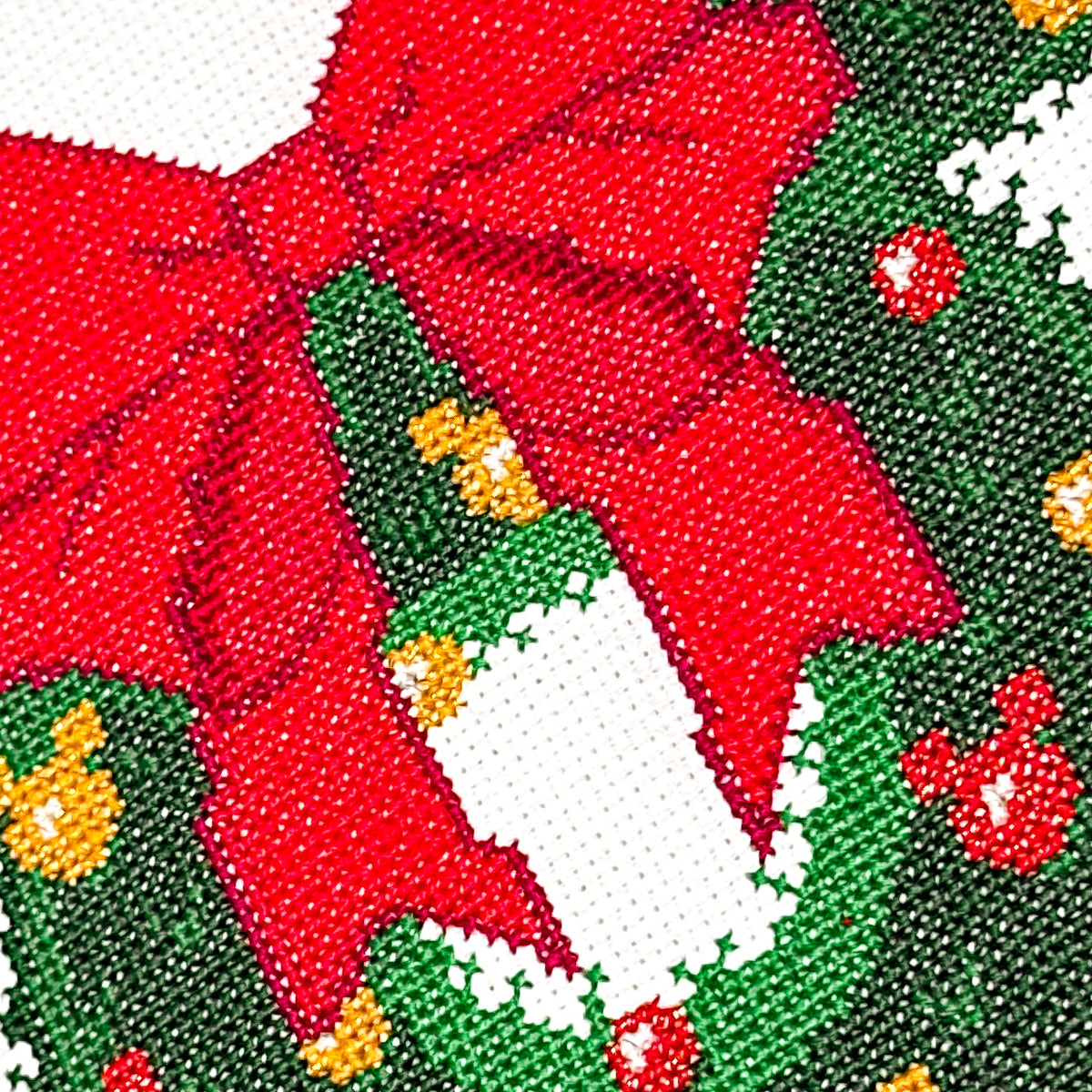 Red Mouse Christmas Wreath Cross-Stitch Pattern